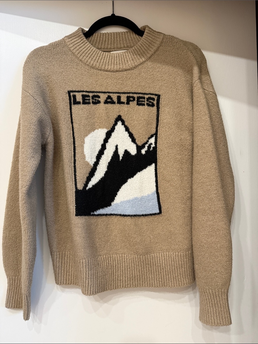 Universal Thread Beige Crewneck Sweater Les Alpes
